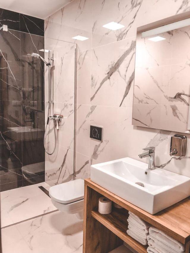 La Park Aparthotel กูโดวาสโดรยจ์ ภายนอก รูปภาพ
